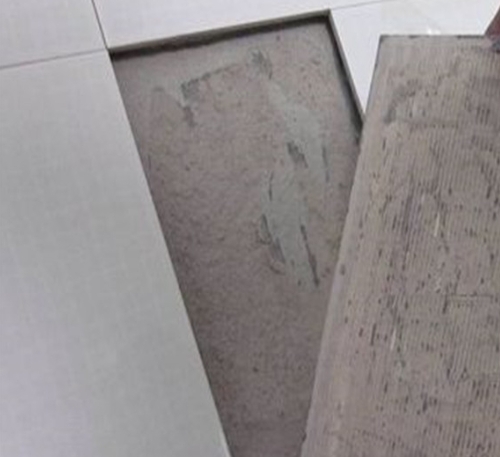 商丘市瓷砖空鼓维修公司分享瓷砖铺贴时如果打浆（即涂抹在瓷砖背面和基层上的砂浆或瓷砖胶）过少，会带来以下问题